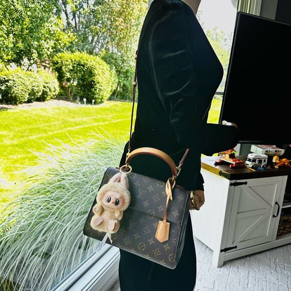 Louis Vuitton Cluny BB with Added Strap - Picture 2 of 16